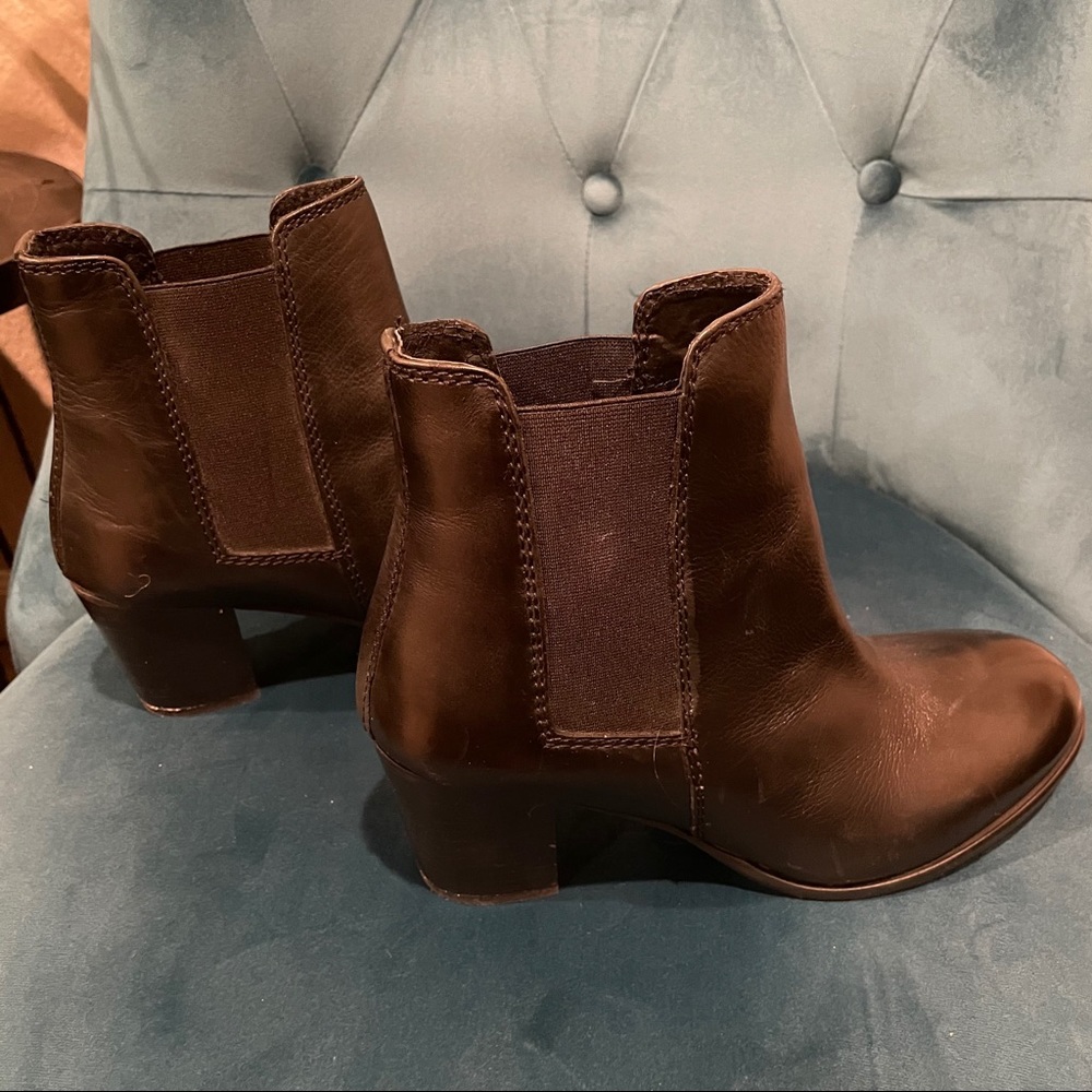 Leather Bootie w Chunk Heel - Picture 7 of 8